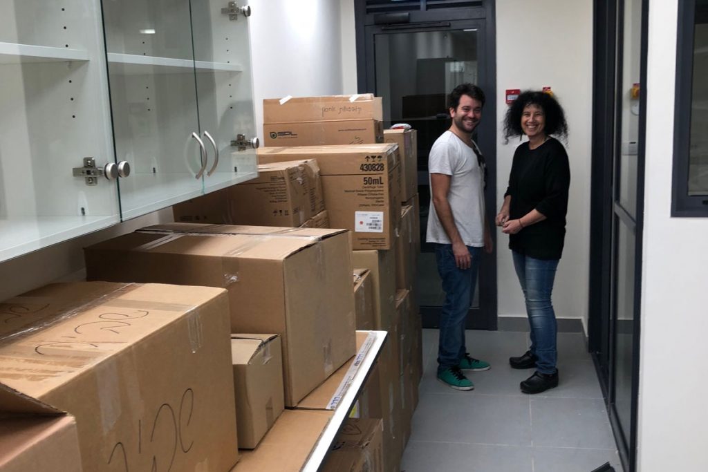23_moving-to-the-new-lab